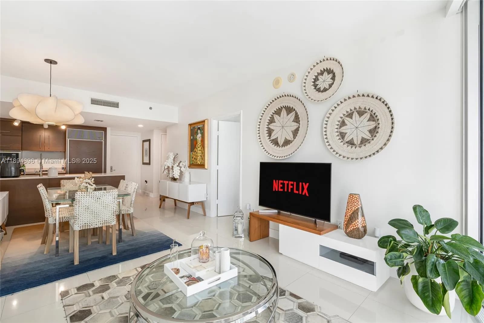 1 bedroom 1 bath for sale at 475 Brickell Ave # 3111, Miami FL 33131
