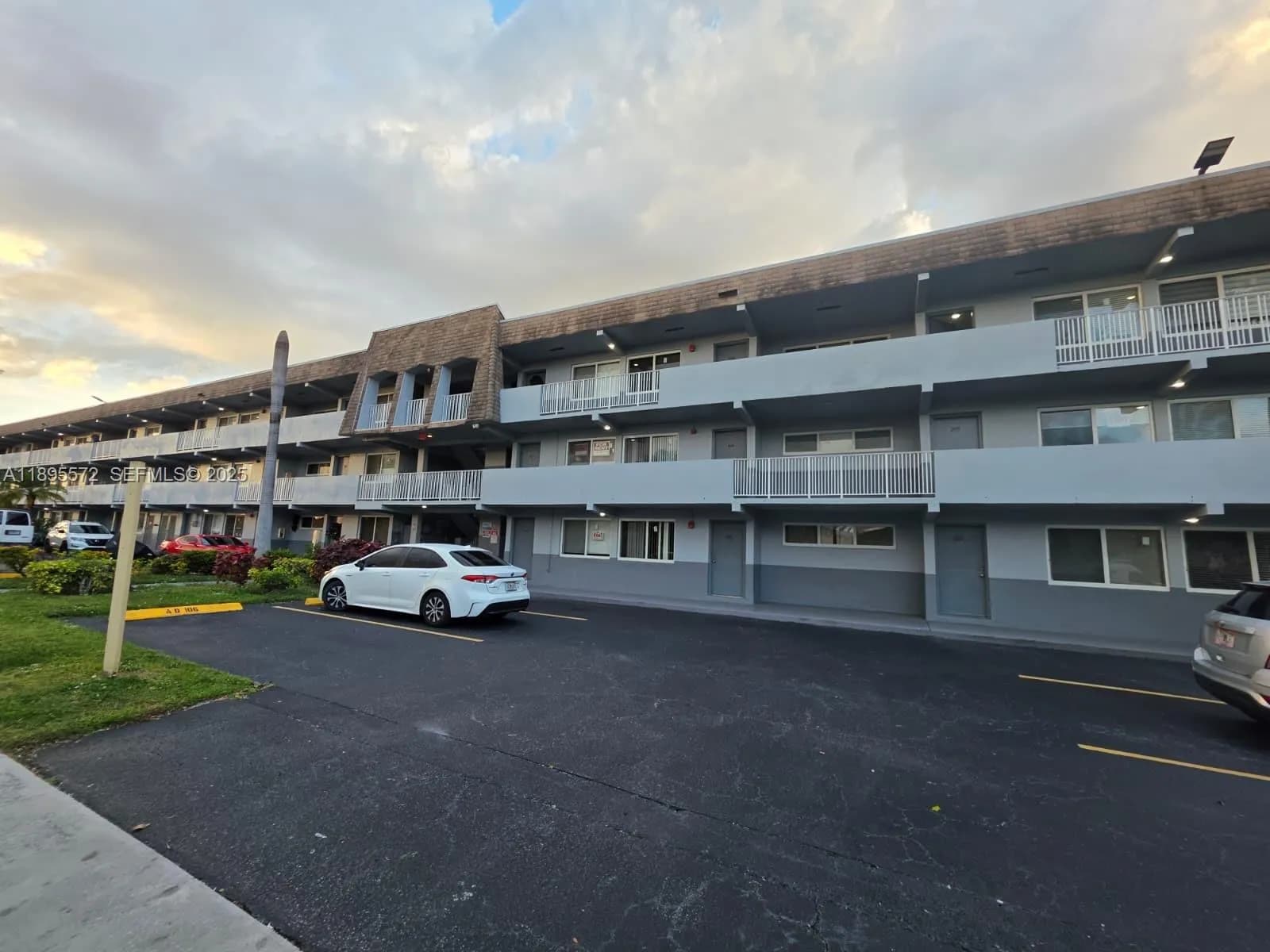 11005 SW 1st St # 207, Sweetwater FL 33174