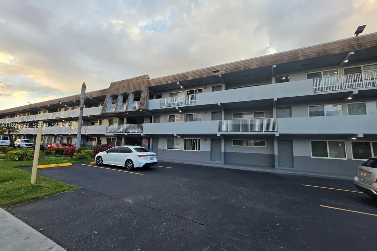 11005 SW 1st St # 207, Sweetwater FL 33174