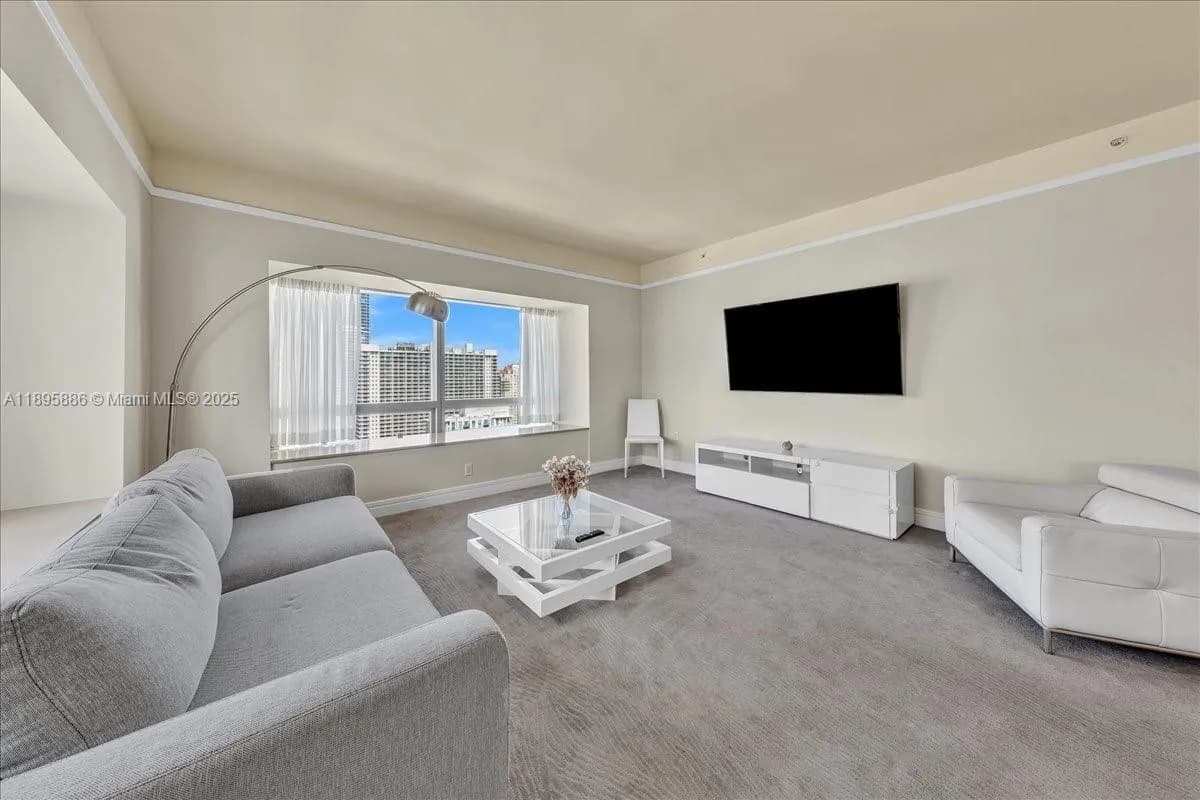 2 bedroom 2 bath for sale at 1435 Brickell Ave # 3112, Miami FL 33131