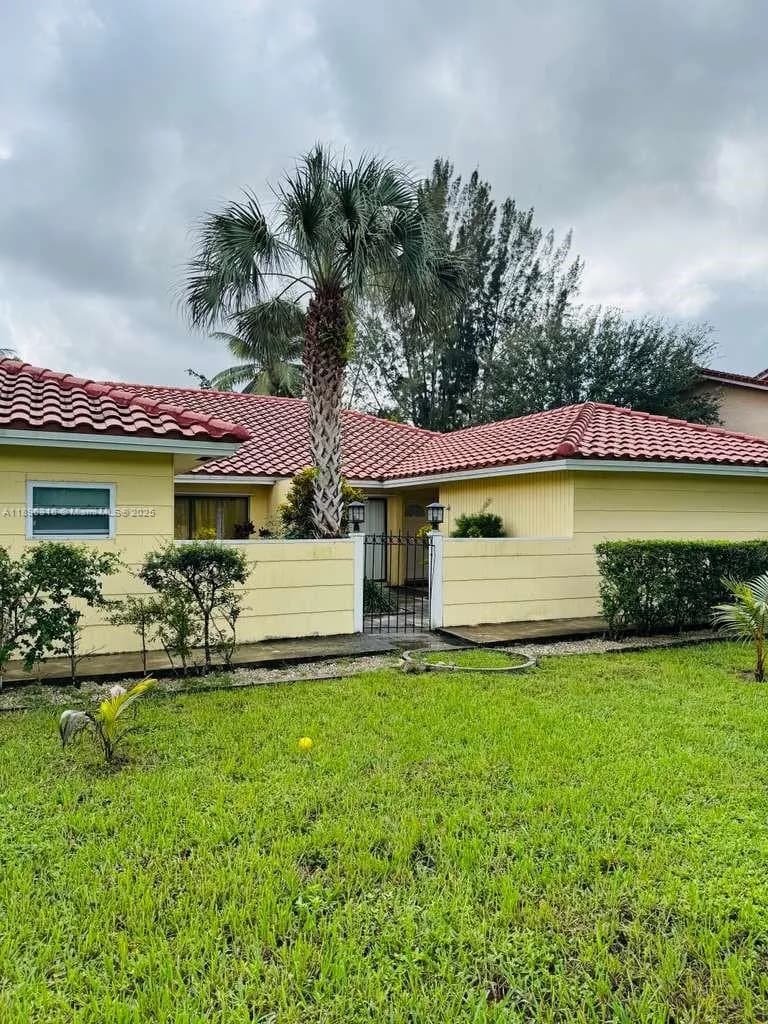 3405 NW 82nd Ave, Coral Springs FL 33065