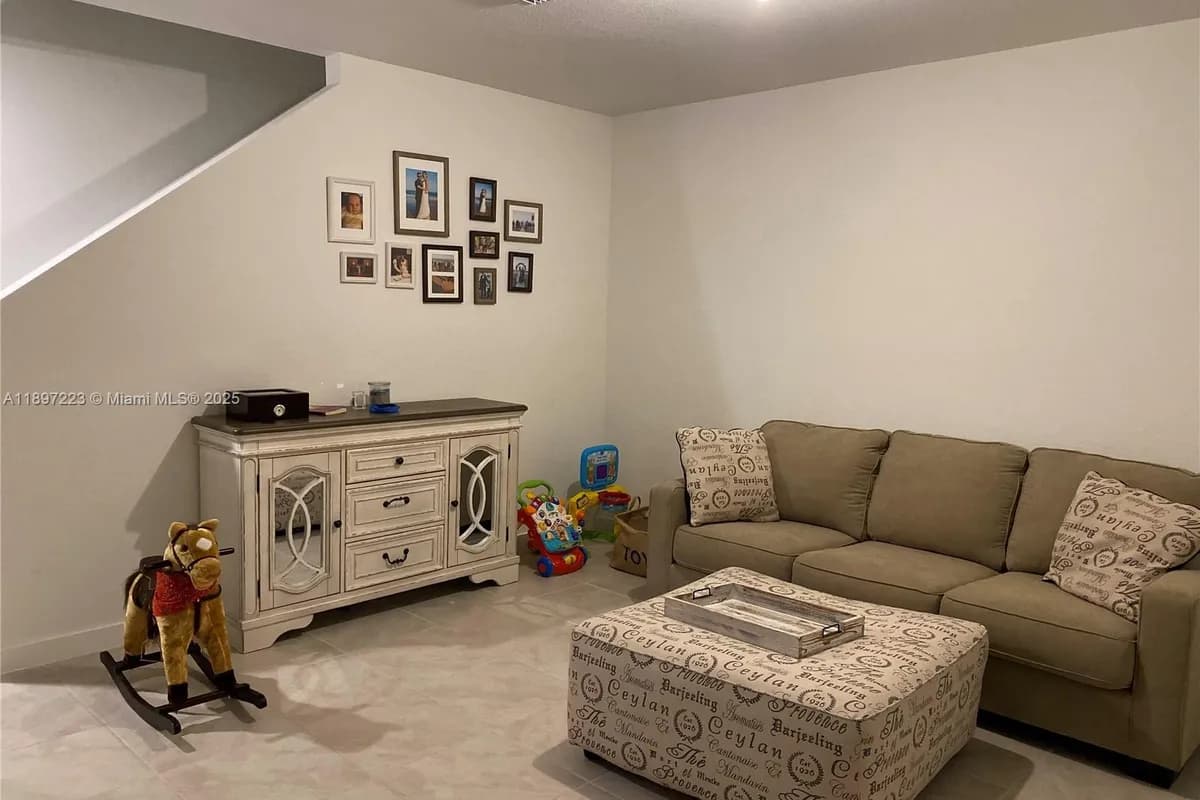 493 NE 5th Pl, Florida City FL 33034