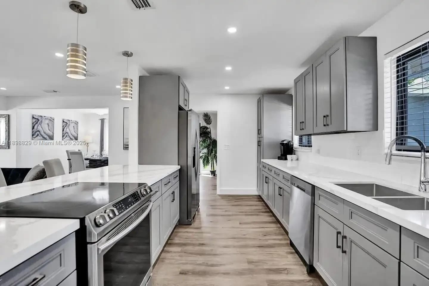 1024 NE 4th St, Hallandale Beach FL 33009