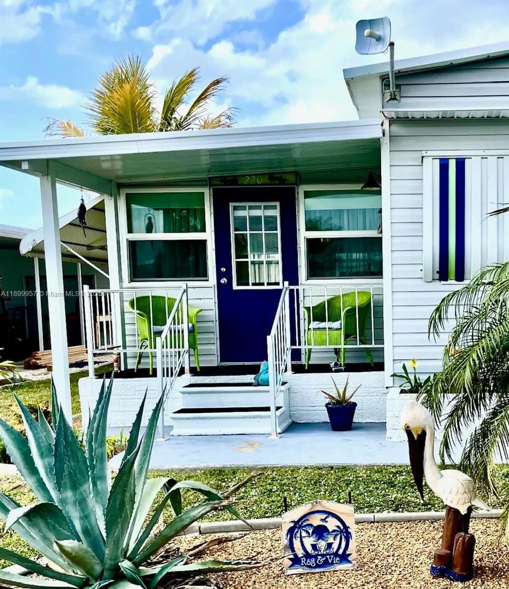 220 derwent blvd, Fort Myers FL 33908