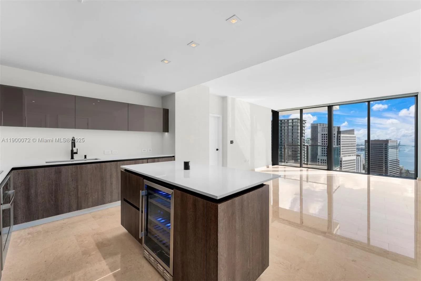 1 bedroom 1 bath for sale at 88 SW 7th St # 3907, Miami FL 33130