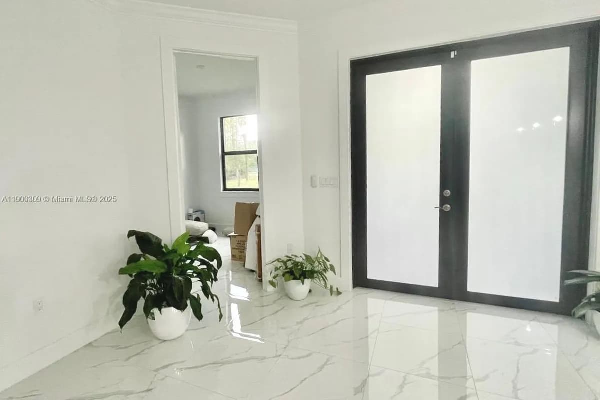 2813 NE 16th Ave, Naples FL 34120