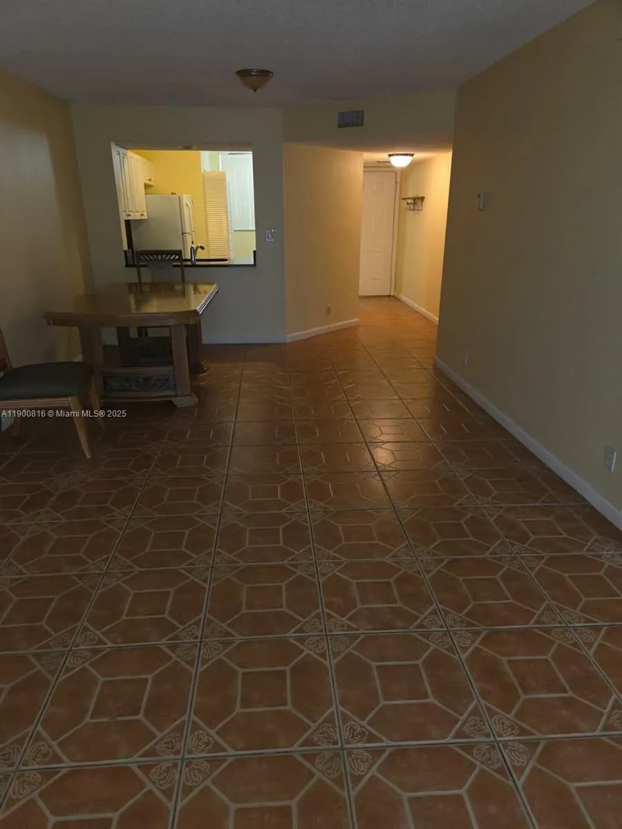 117 Lake Emerald Dr # 108, Oakland Park FL 33309