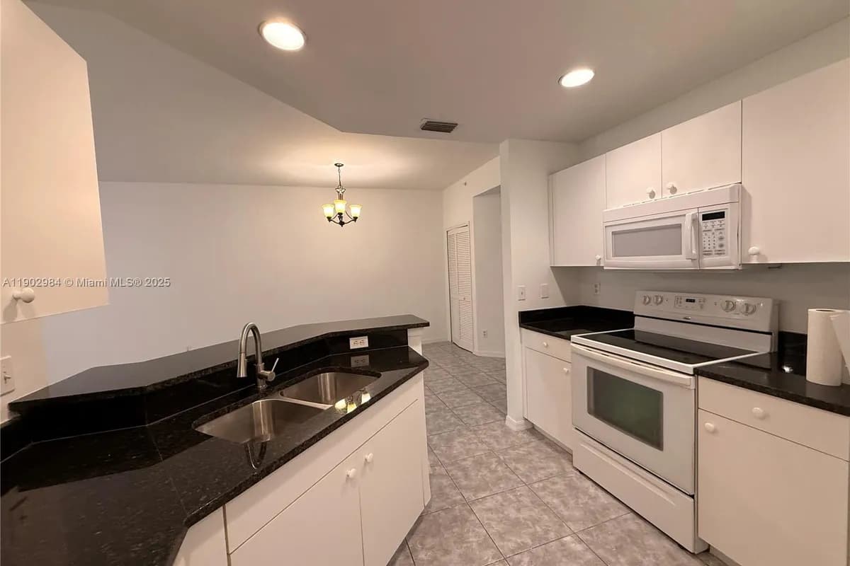 3602 SKYLINE BLVD # 104, Cape Coral FL 33914