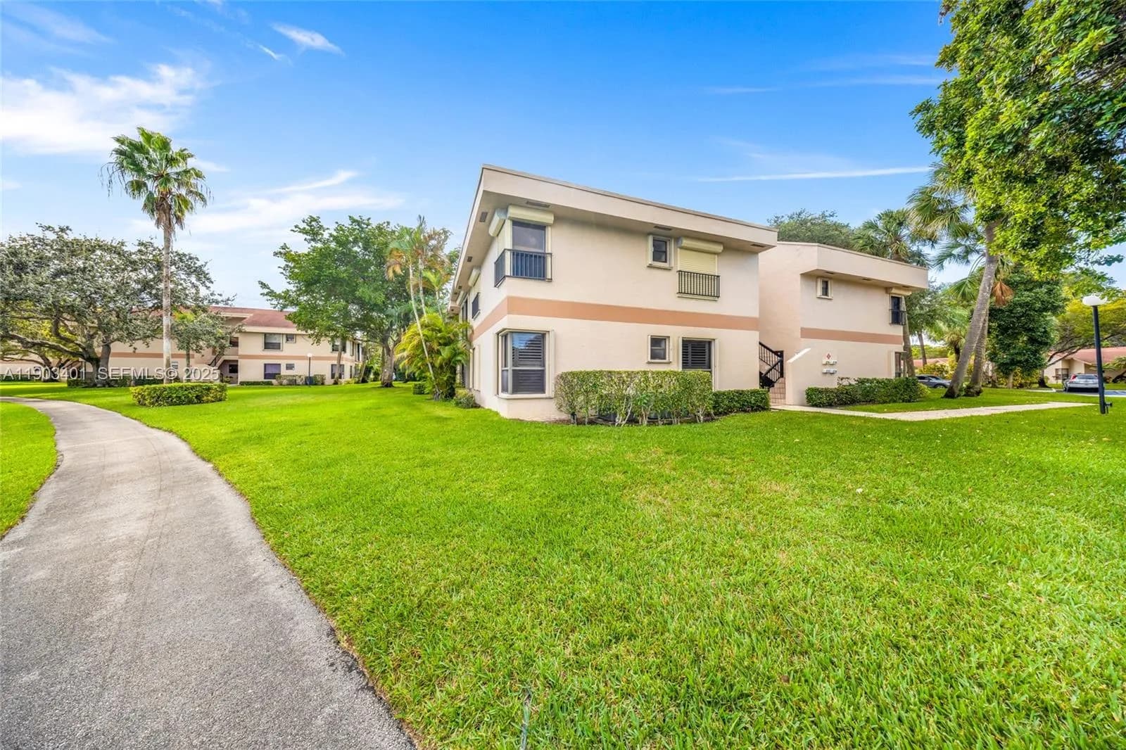 2741 S Carambola Cir S # 1916, Coconut Creek FL 33066