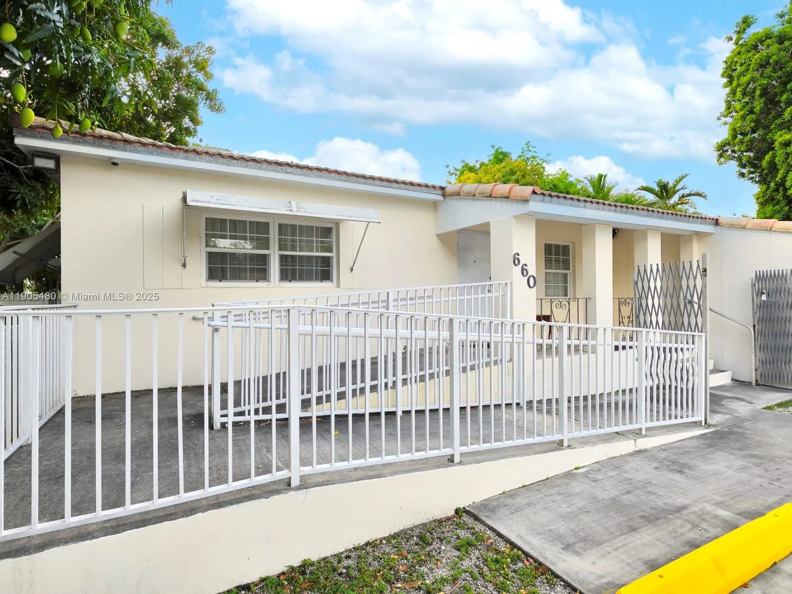 660 Miller Dr, Miami Springs FL 33166