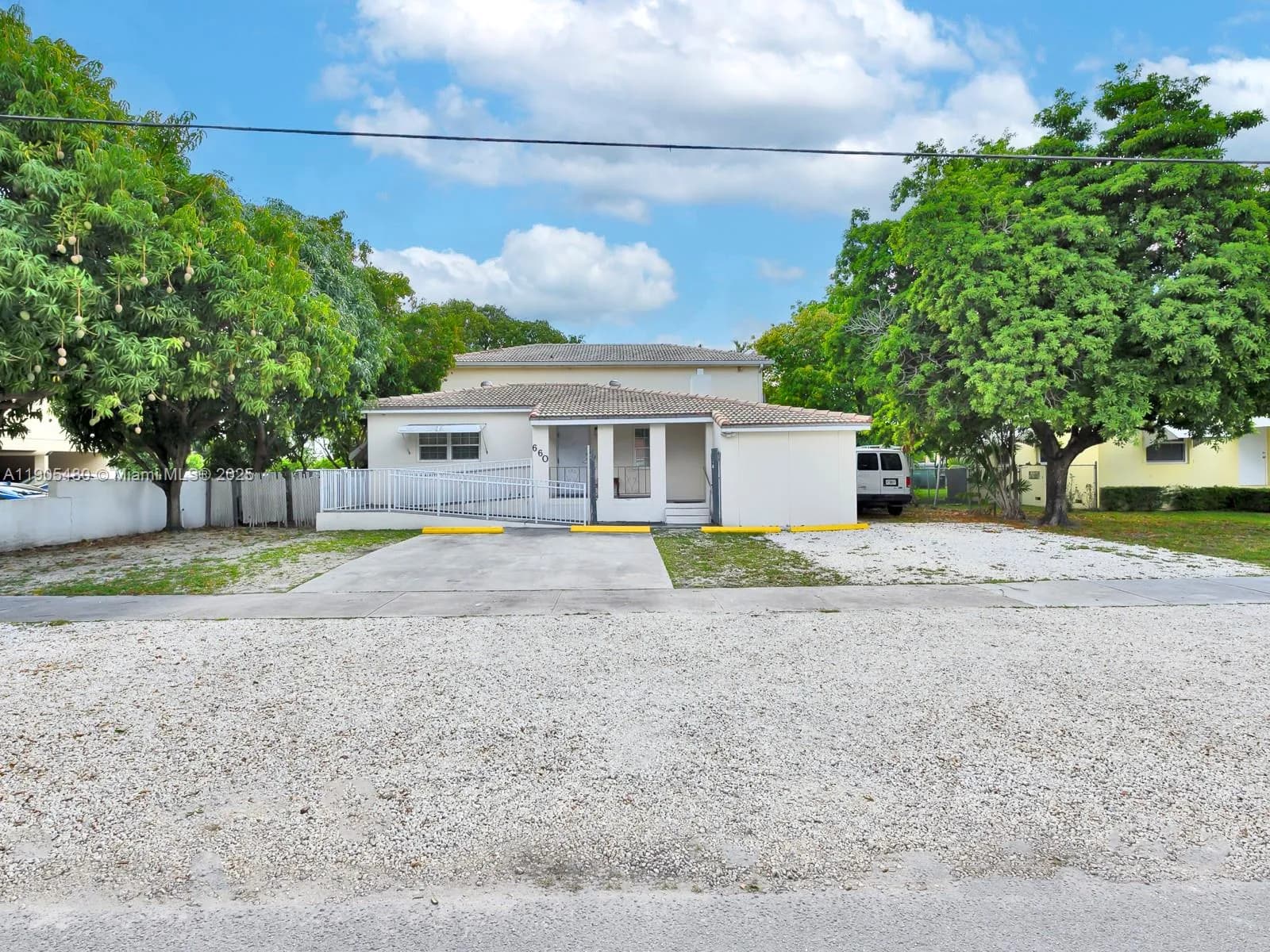 660 Miller Dr, Miami Springs FL 33166
