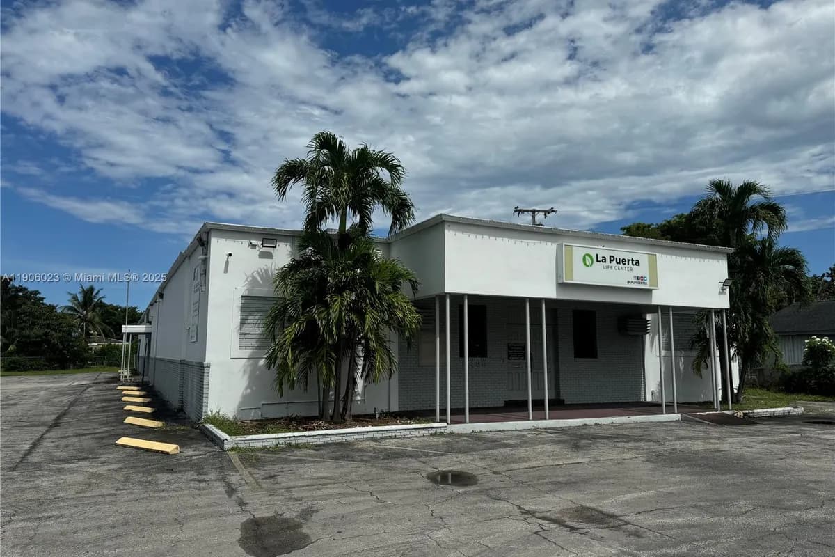 12495 NE 2nd Ave, North Miami FL 33161