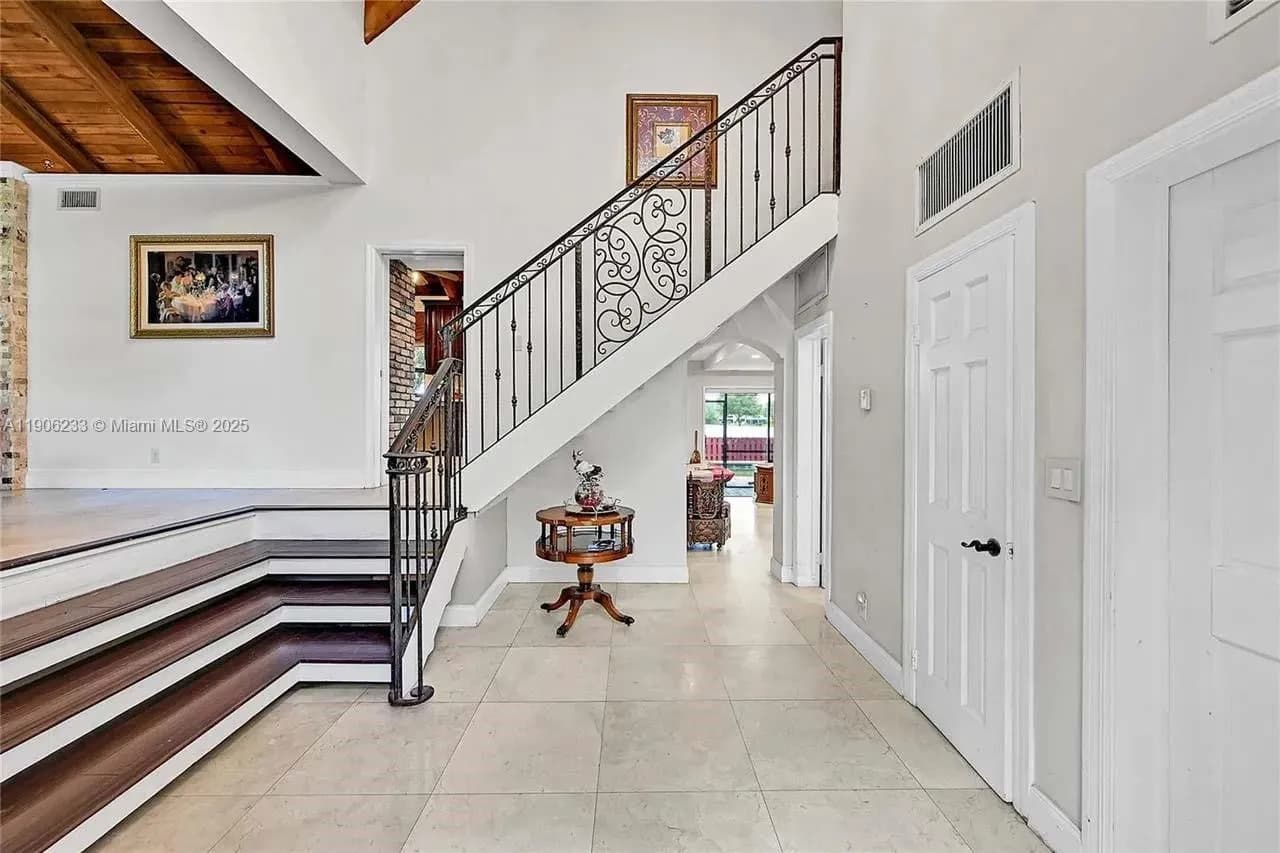 863 W Coco Plum Cir, Plantation FL 33324