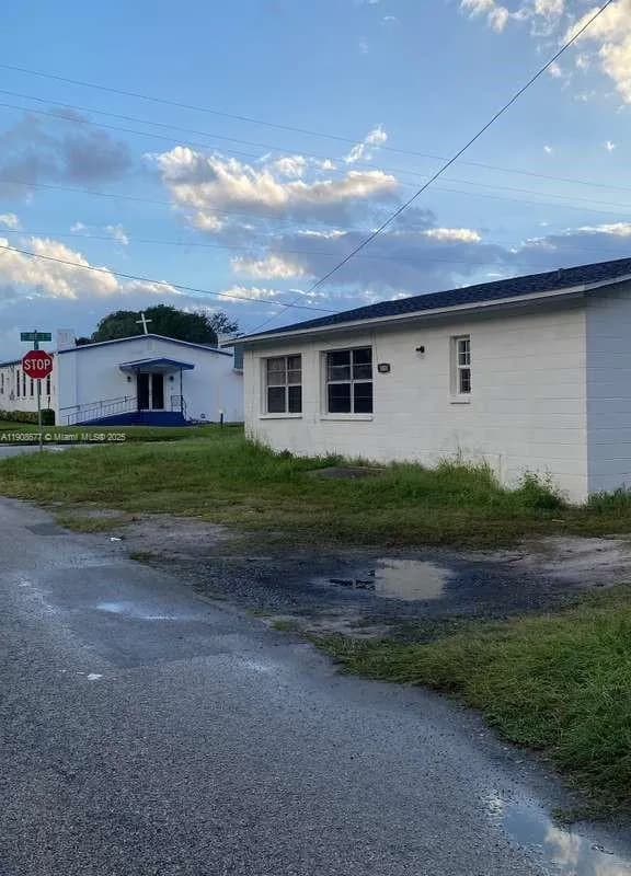 1001 N 16th Ct, Fort Pierce FL 34950