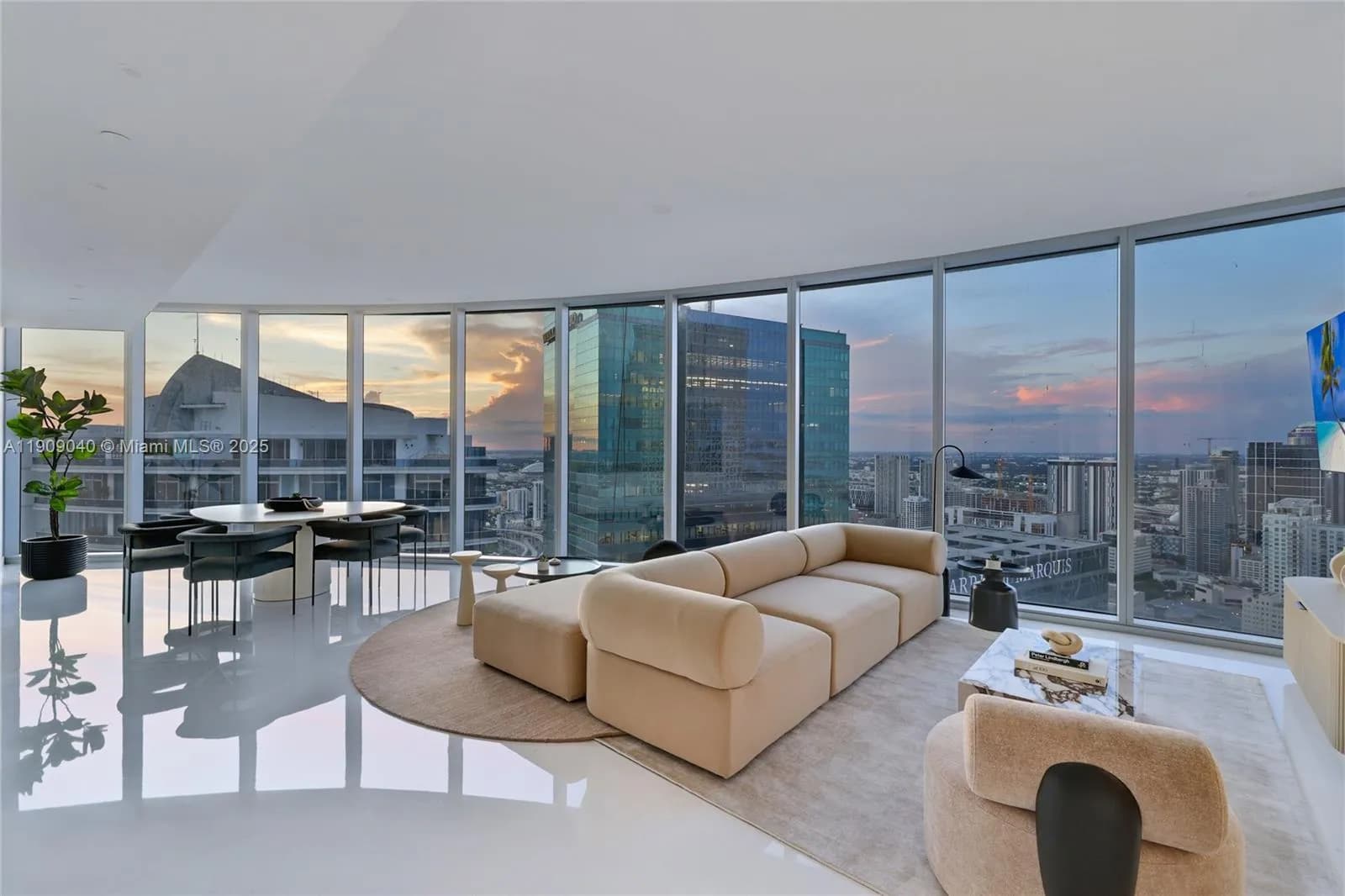 1 bedroom 1 bath for sale at 300 Biscayne Boulevard Way # 5108, Miami FL 33131