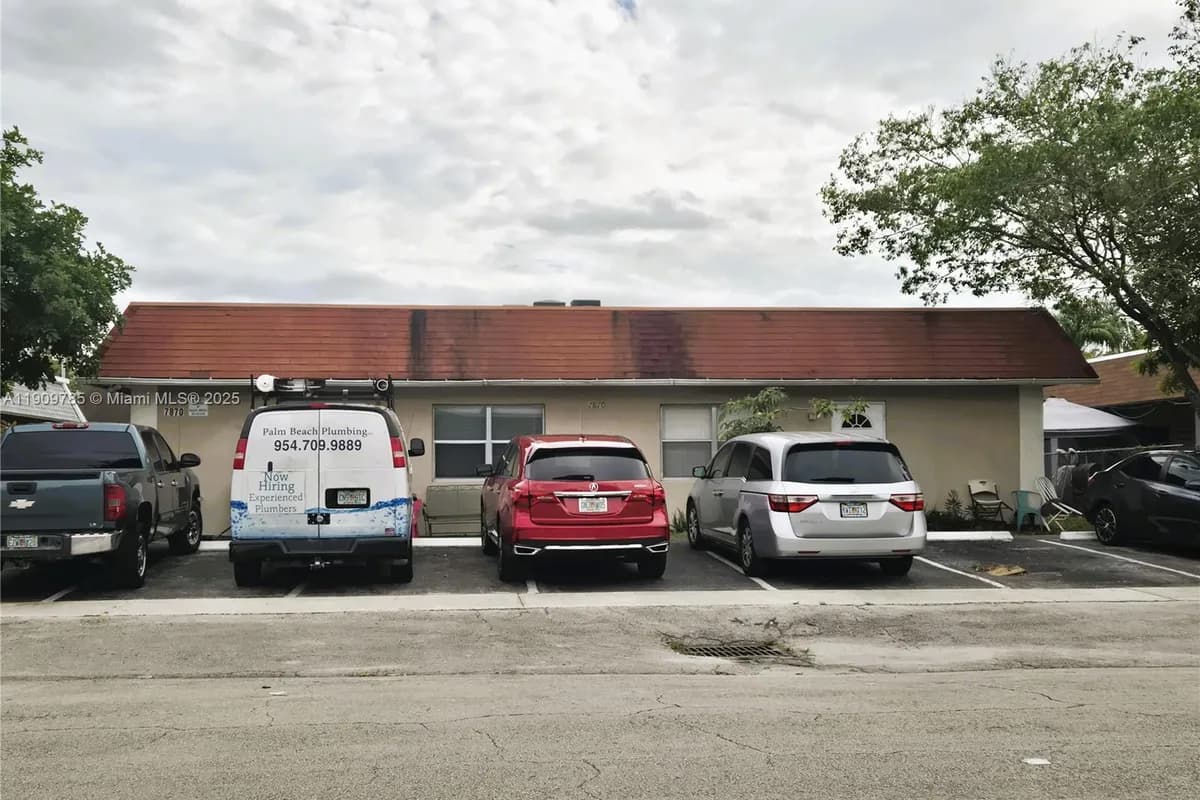 7870 SW 10th Ct, North Lauderdale FL 33068