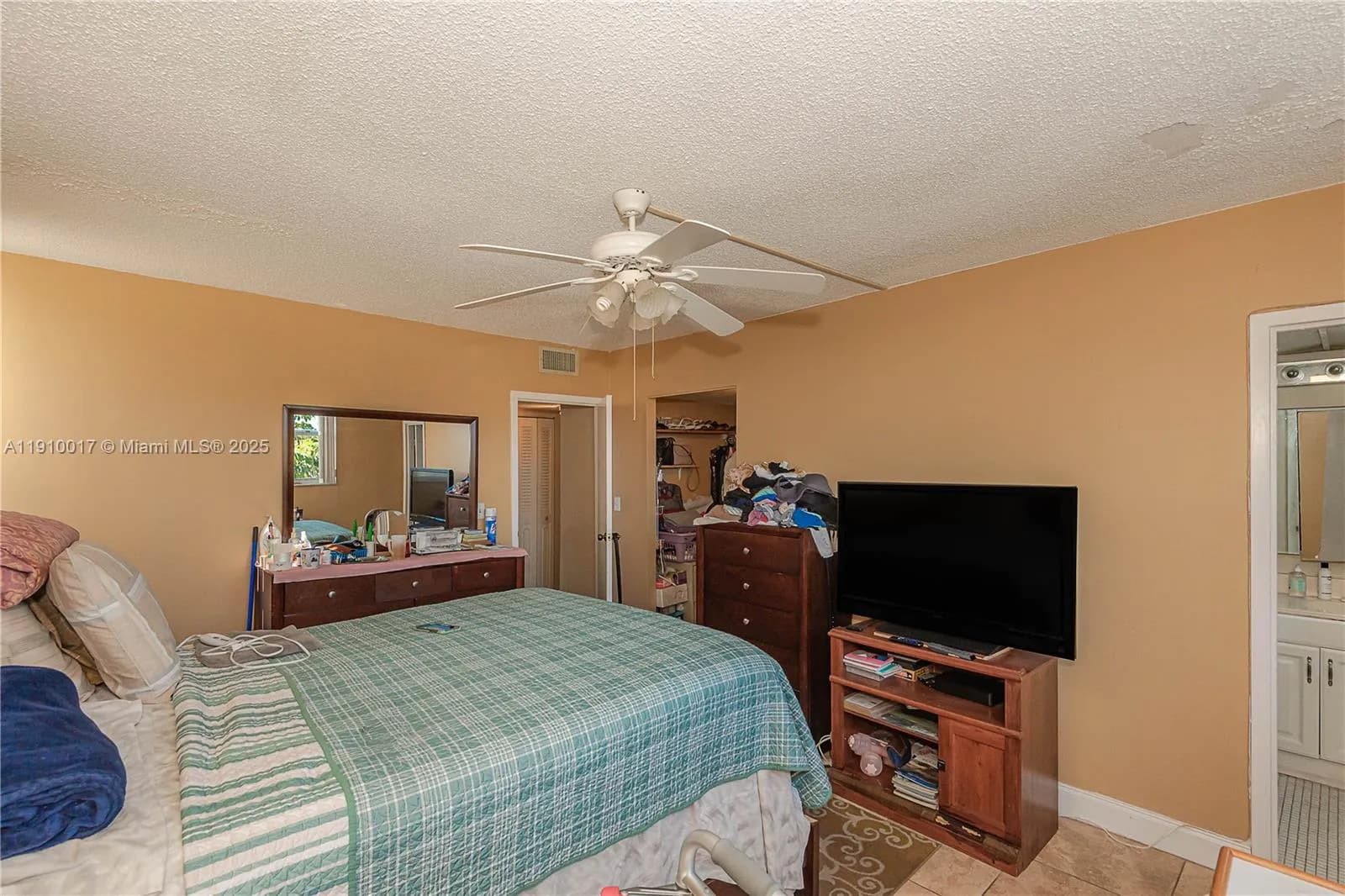 2 bedroom 2 bath for sale at 2850 Somerset Dr # 308L, Lauderdale Lakes FL 33311