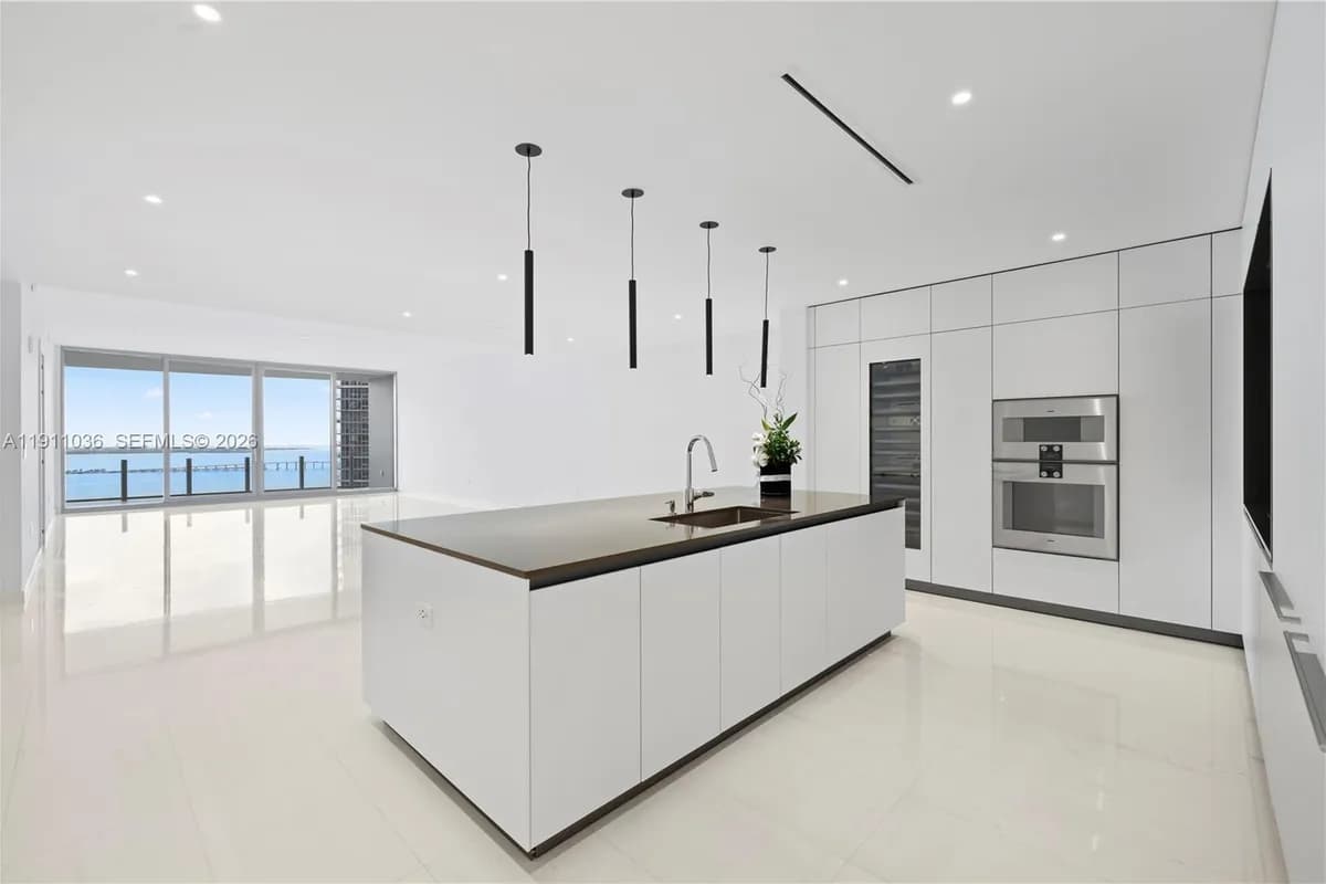 300 Biscayne Blvd Way # 3404, Miami FL 33131