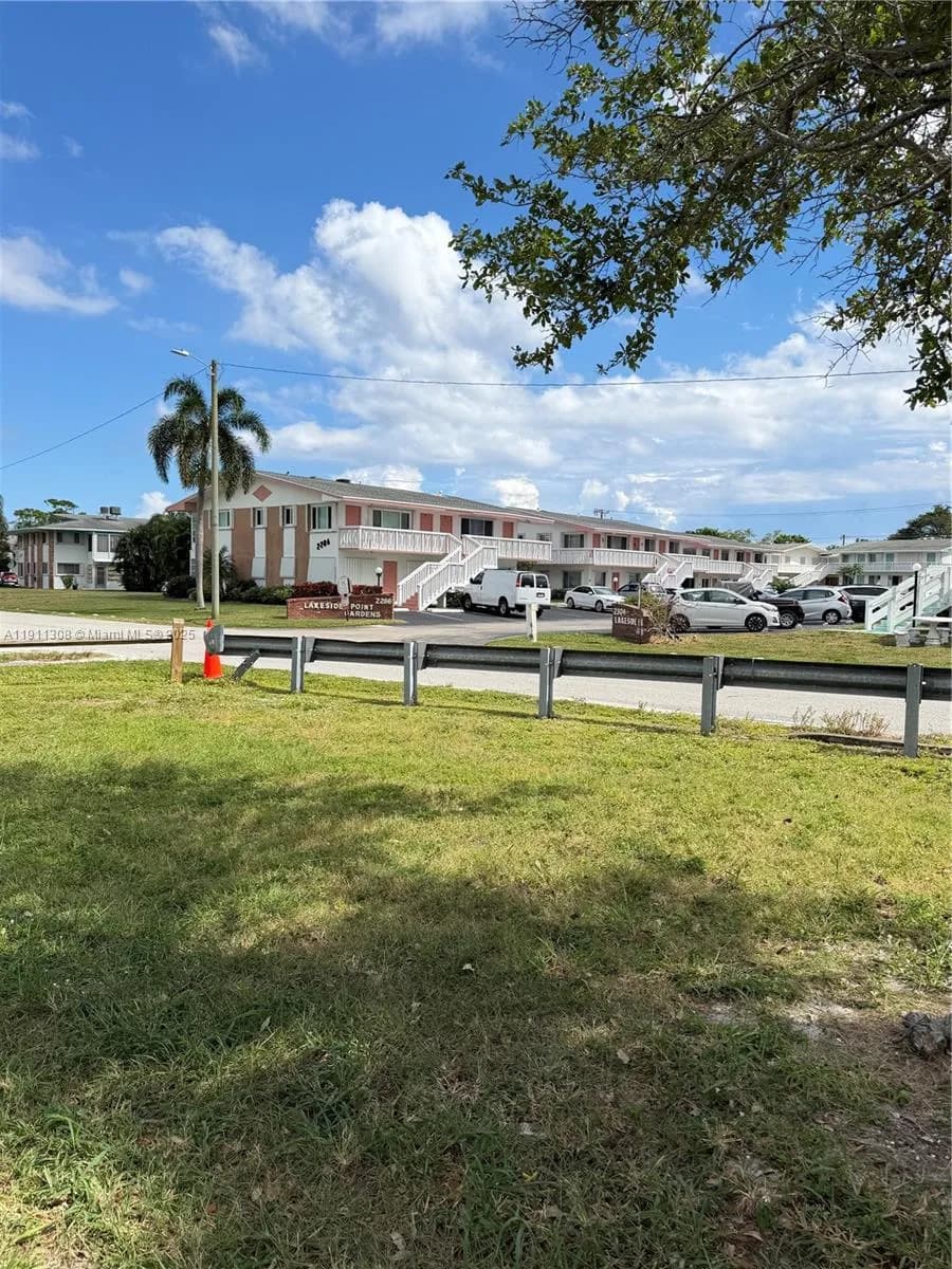 2286 lake Osborne dr # 16, Lake Worth FL 33461