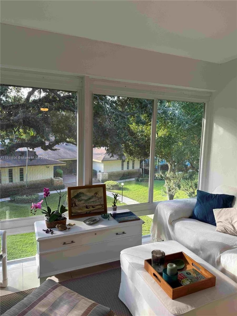 5141 W Oakland Park Blvd # 311, Lauderdale Lakes FL 33313