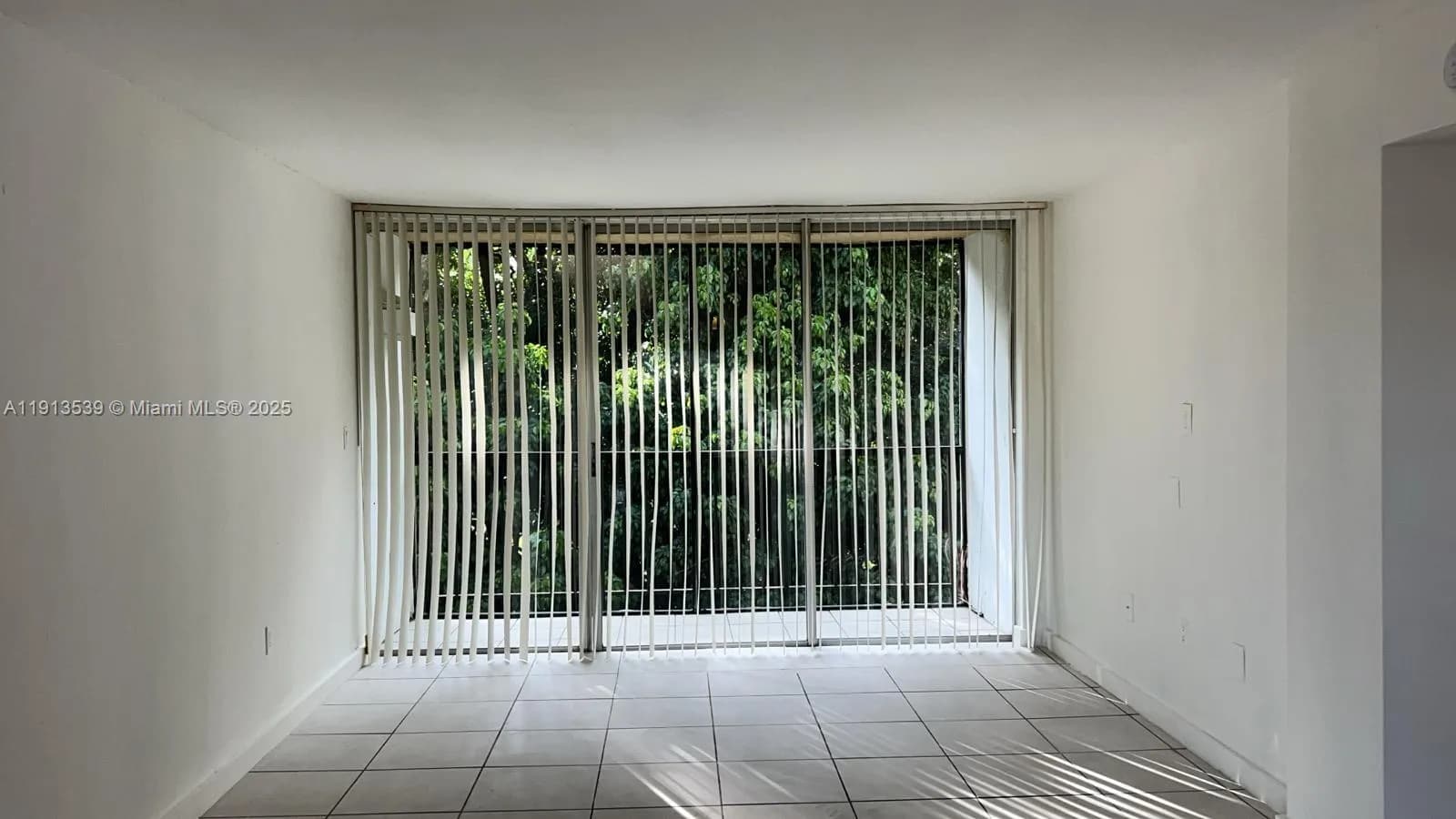 8860 Fontainebleau Blvd # 403, Miami FL 33172