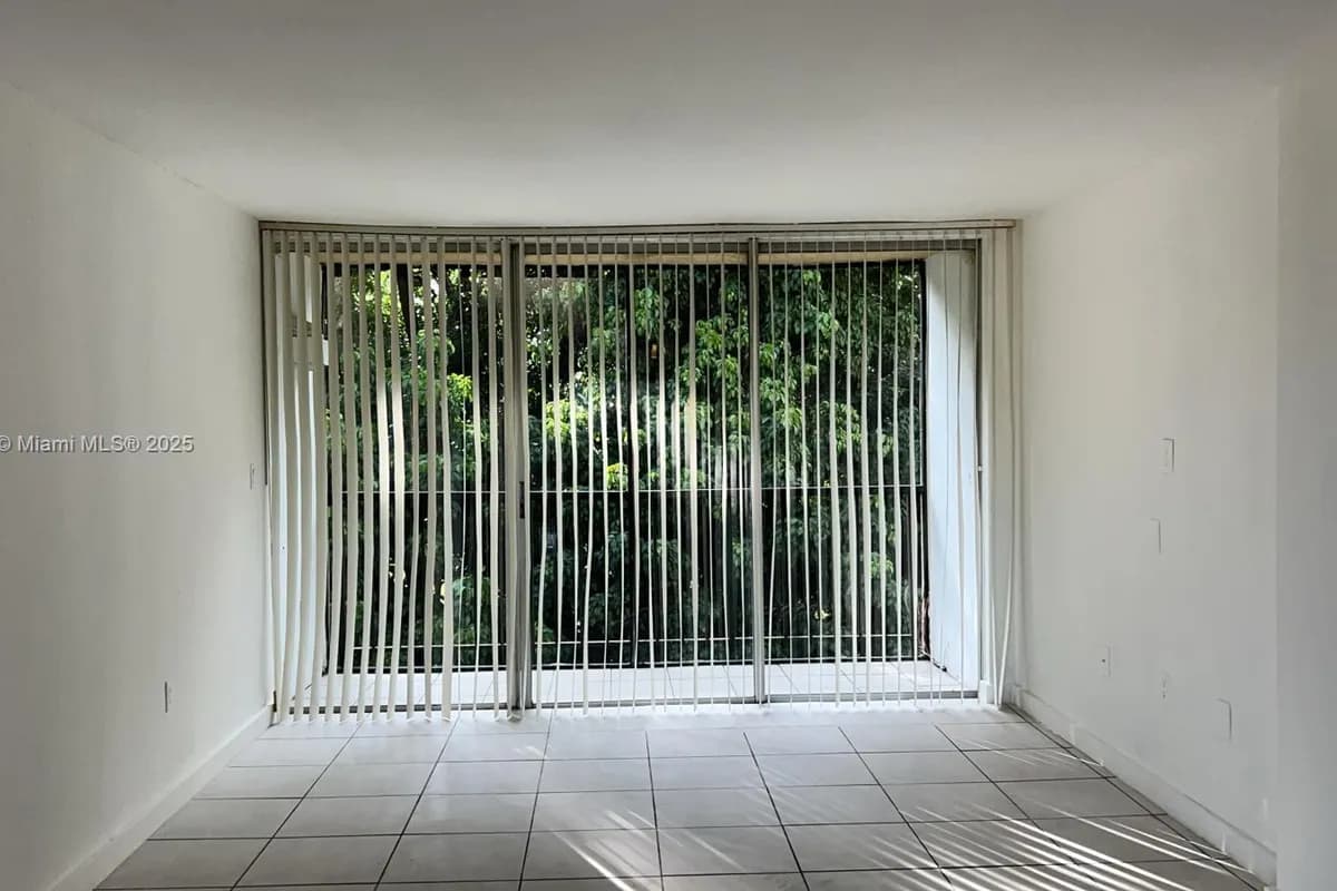 8860 Fontainebleau Blvd # 403, Miami FL 33172