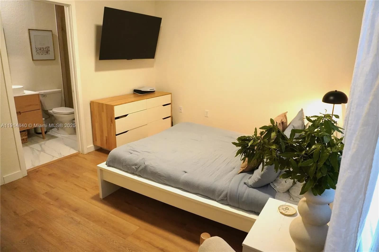 476 NE 4th St, Florida City FL 33034