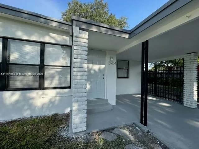 3904 SW 58th Ave, West Park FL 33023
