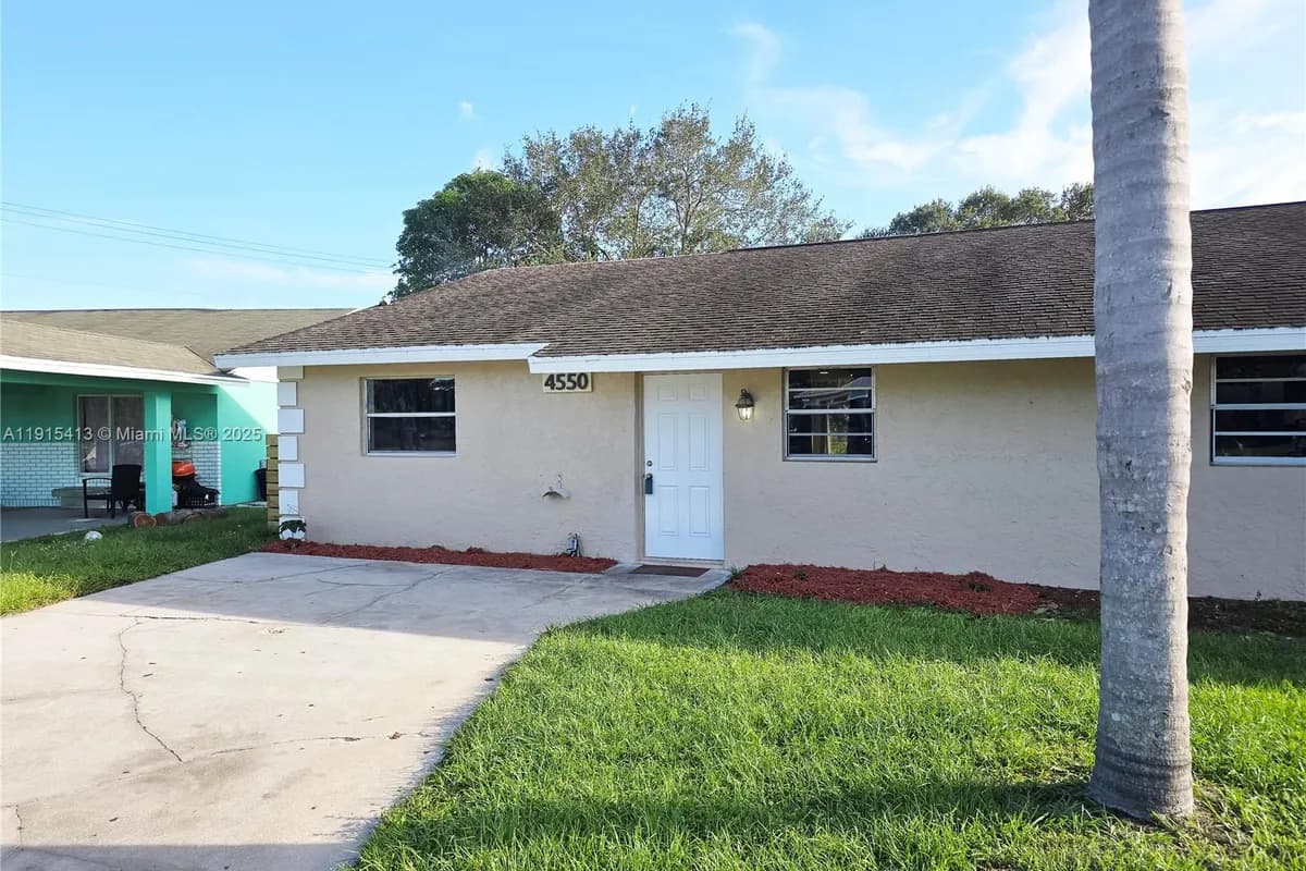 4550 SE Salvatori Rd, Stuart FL 34997