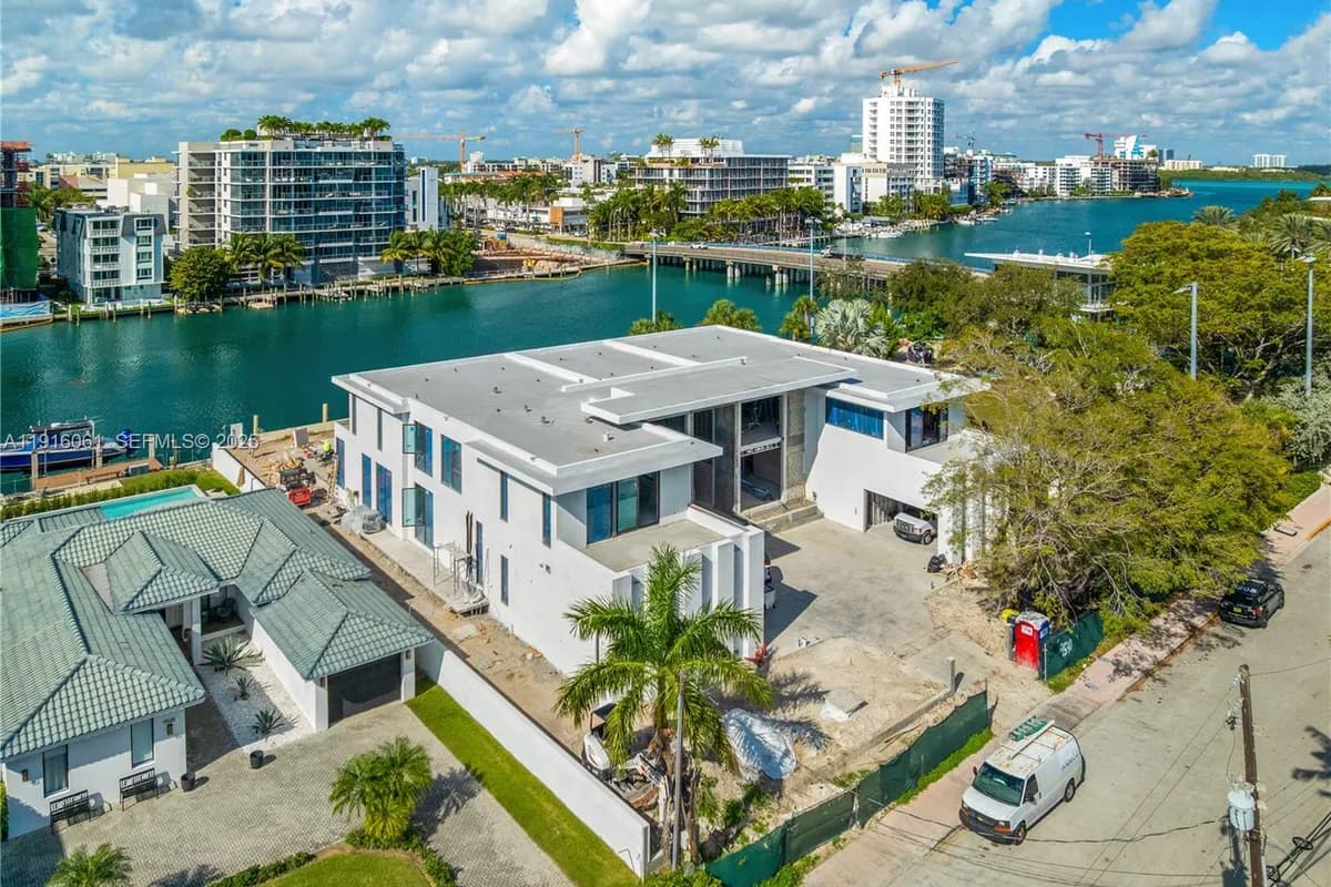 9540 Bay Dr, Surfside FL 33154
