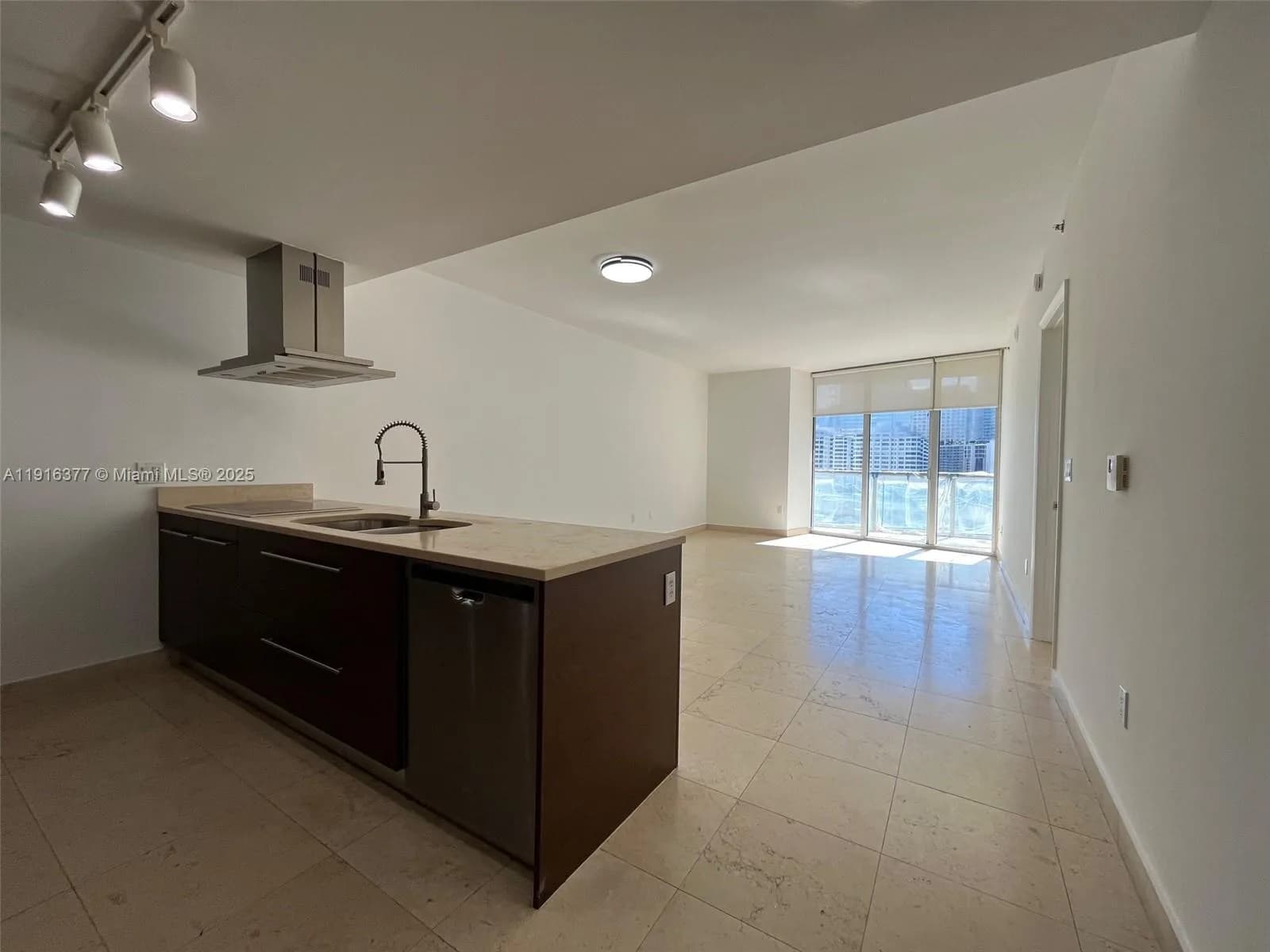 1 bedroom 1 bath for sale at 495 Brickell Ave # 1207, Miami FL 33131