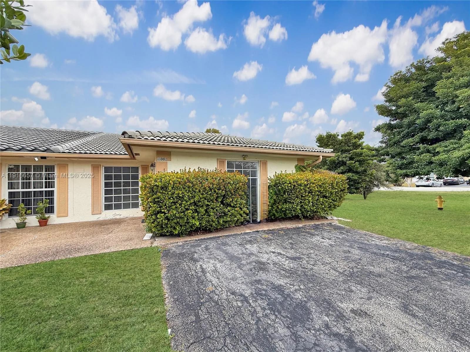 3 bedroom 2 bath for sale at 11001 NW 44th St # EAST, Coral Springs FL 33065