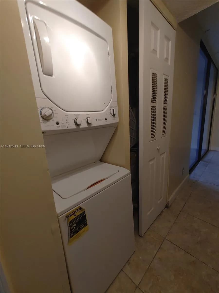 212 Lake Pointe Dr # 112, Oakland Park FL 33309