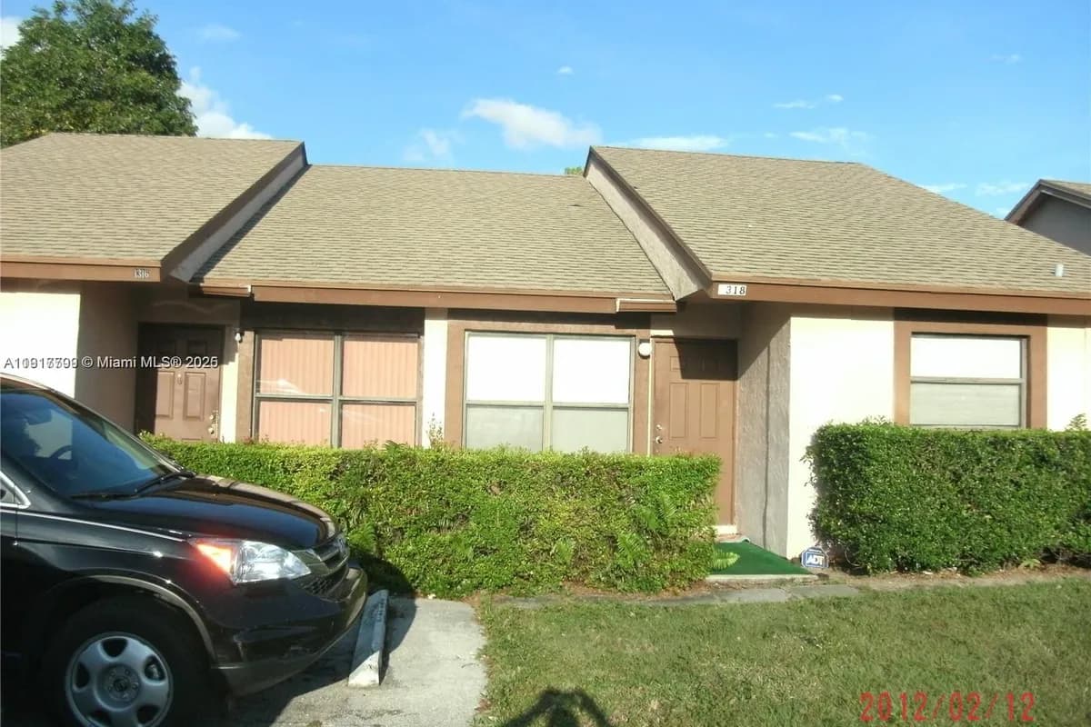 1318 White Pine Dr, Wellington FL 33414