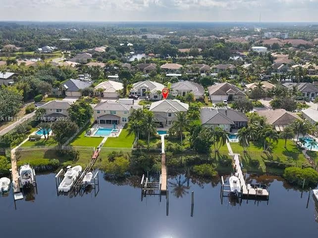 585 SW Yacht Basin Way, Stuart FL 34997