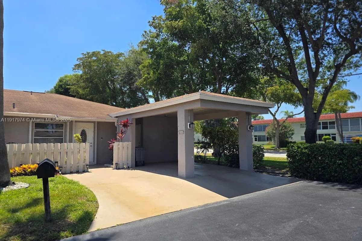 6723 Moonlit Dr, Delray Beach FL 33446