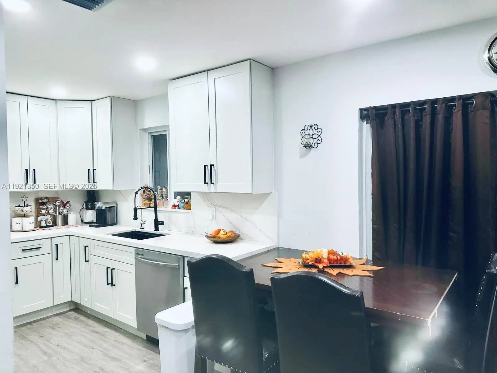 816 NW 8th St, Florida City FL 33034