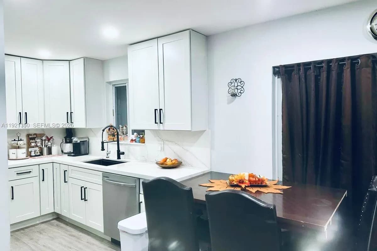 816 NW 8th St, Florida City FL 33034