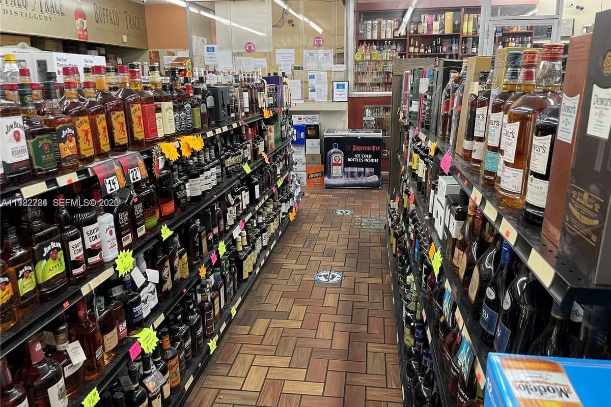 4401 N Dixie Hwy, Oakland Park FL 33334