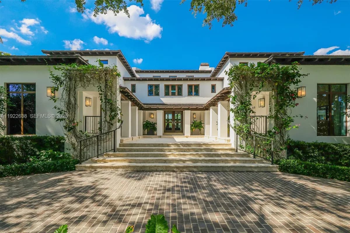 555 Arvida Pkwy, Coral Gables FL 33156