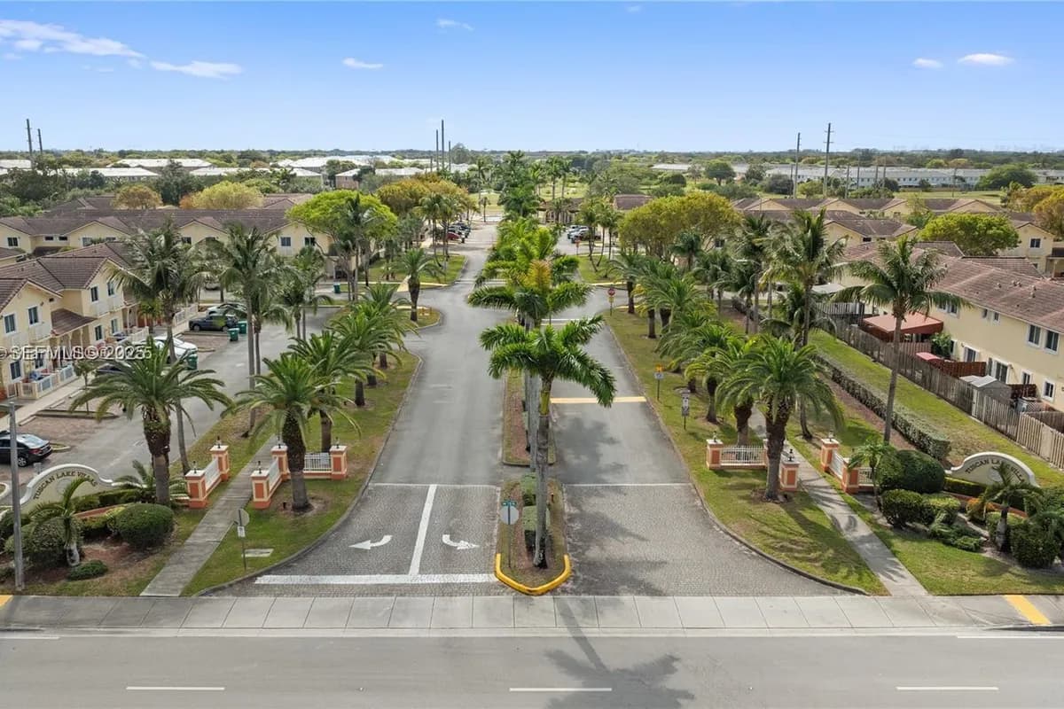 17847 NW 74th Path, Hialeah FL 33015
