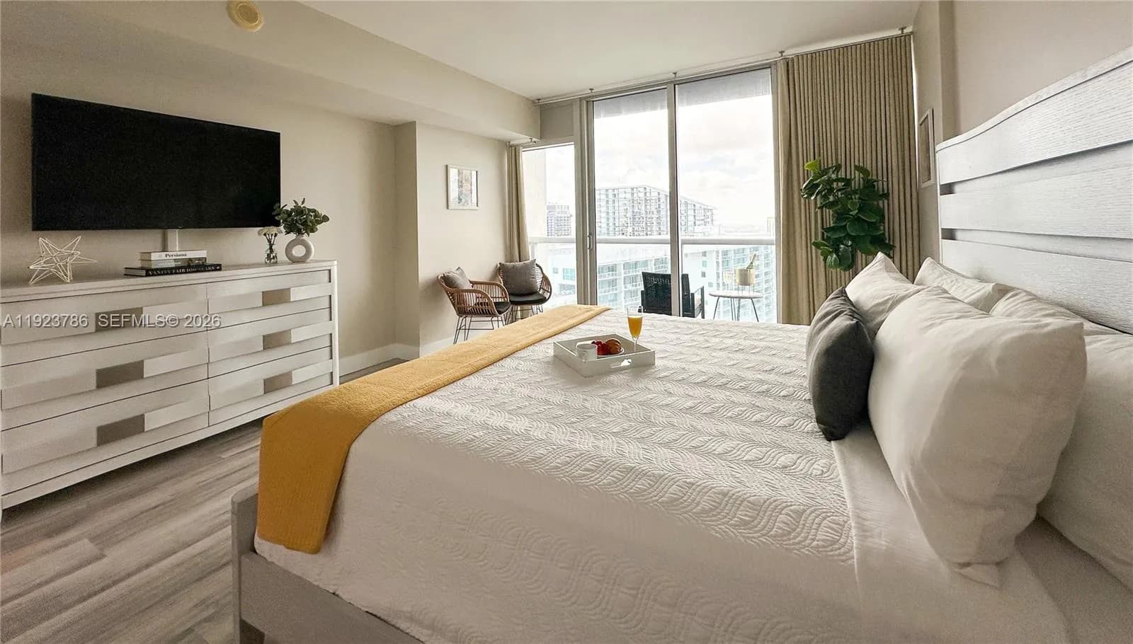 1 bath for sale at 485 Brickell Ave # 4405, Miami FL 33131