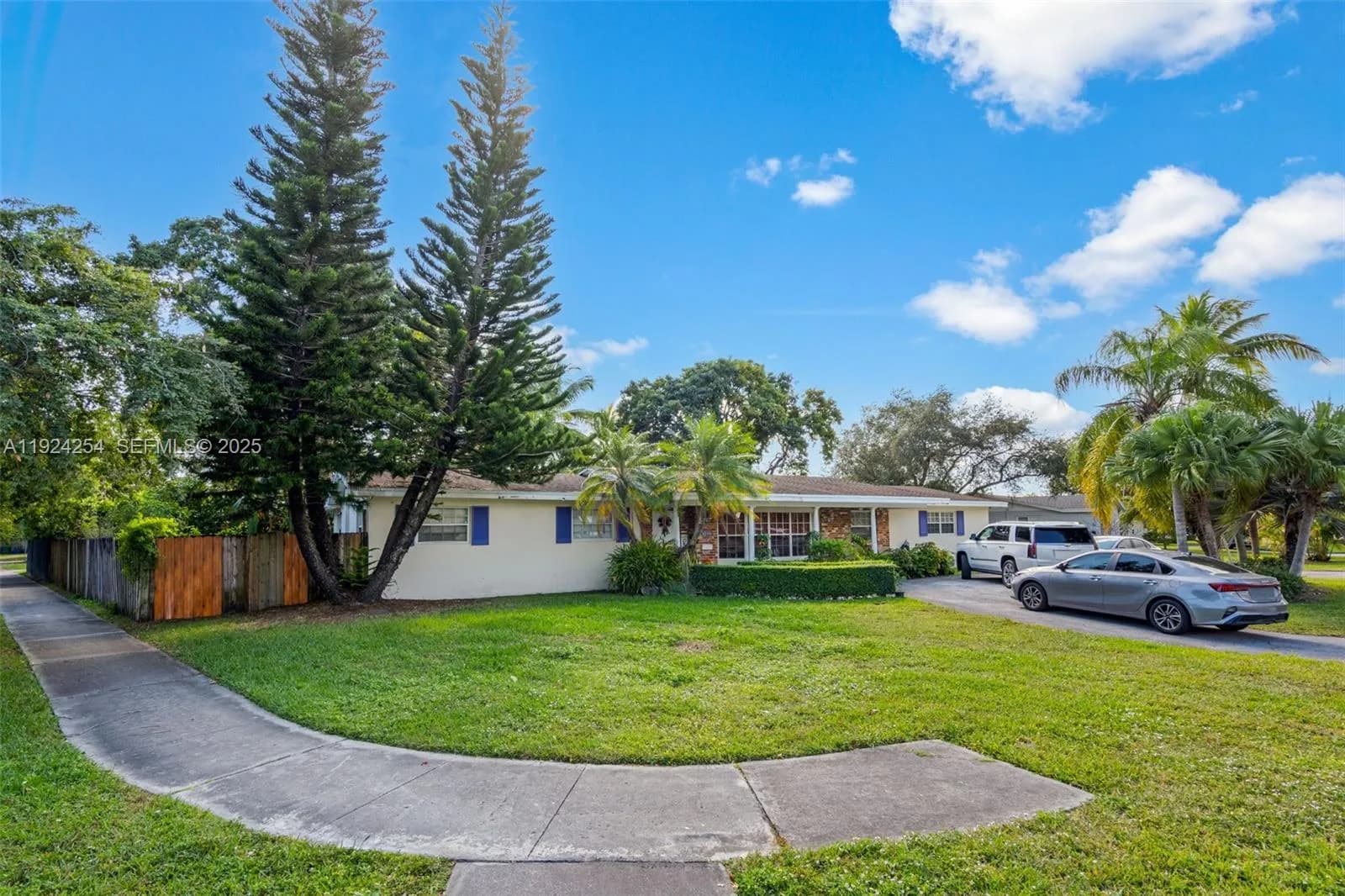 8200 SW 164th St, Palmetto Bay FL 33157