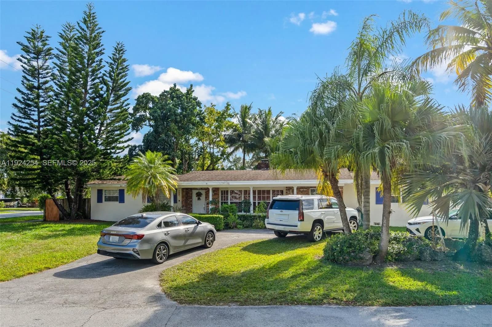 8200 SW 164th St, Palmetto Bay FL 33157