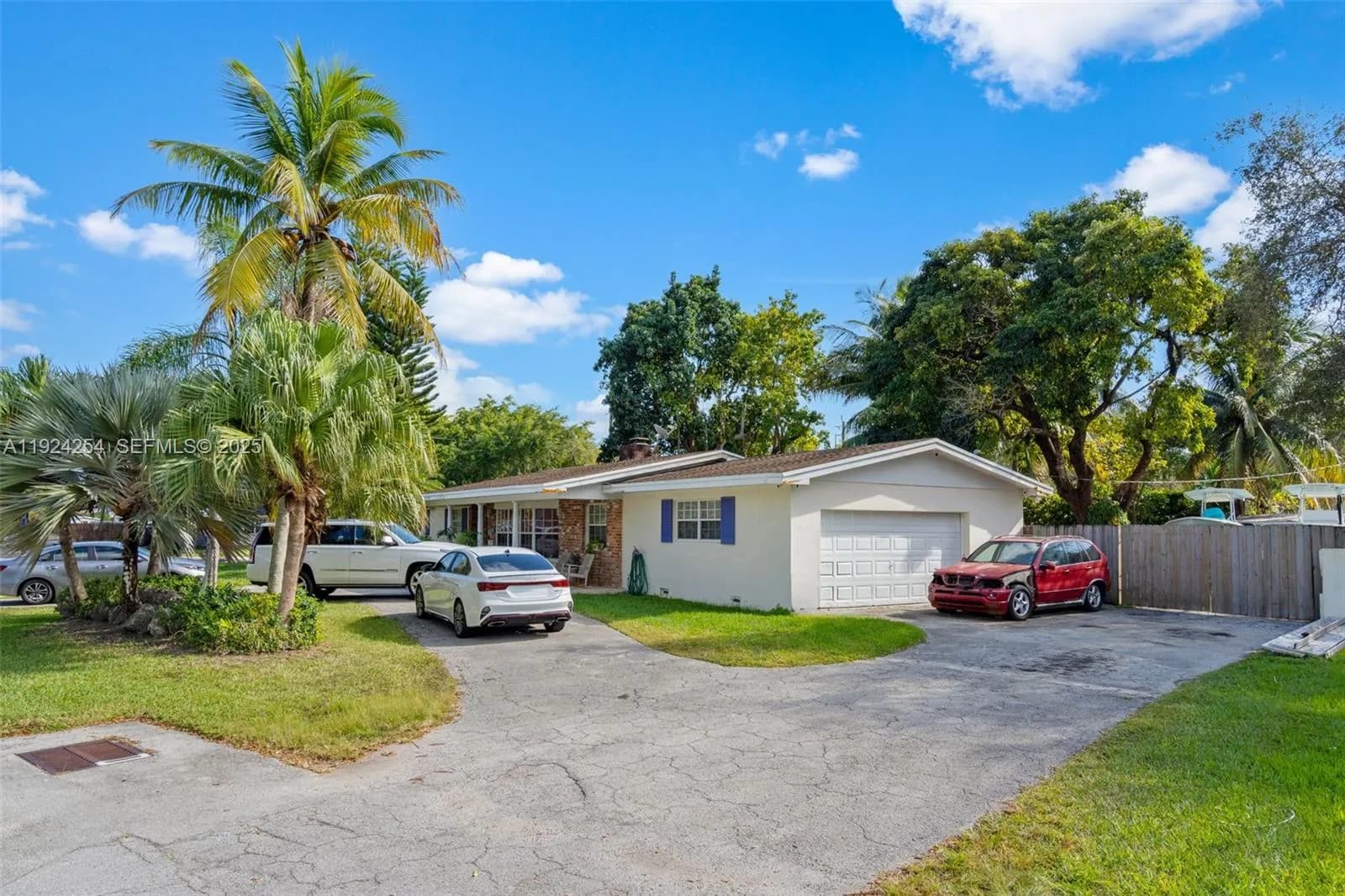 8200 SW 164th St, Palmetto Bay FL 33157