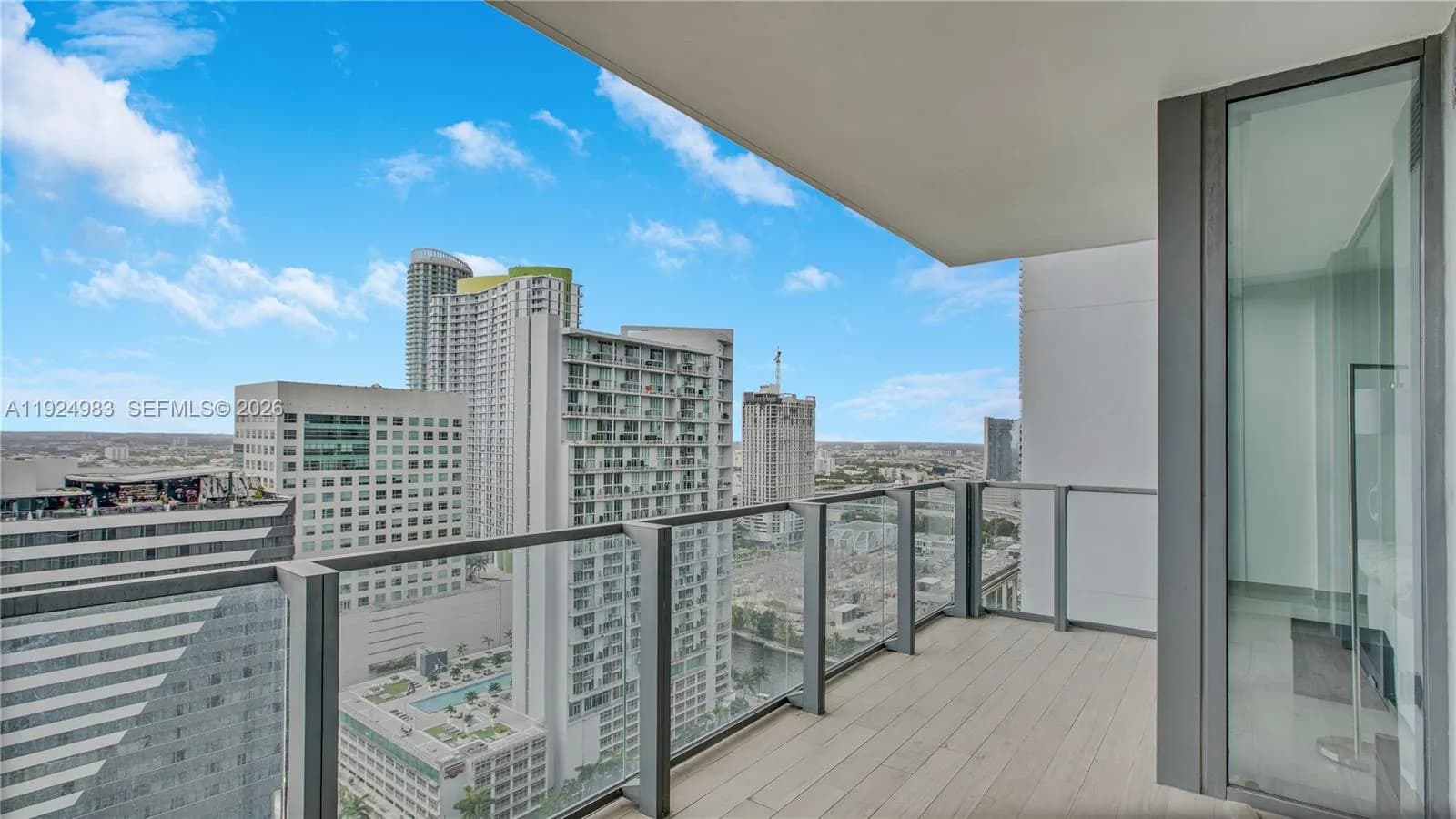 1 bedroom 1 bath for sale at 88 SW 7th St # 2008, Miami FL 33130