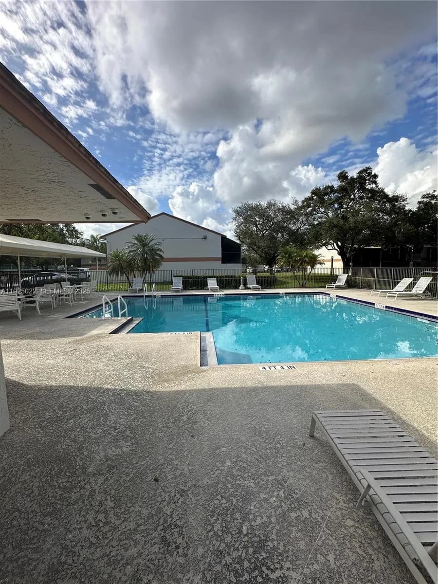 4220 SW 71st Way, Davie FL 33314