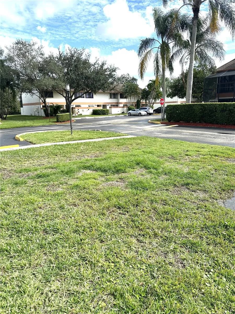 4220 SW 71st Way, Davie FL 33314