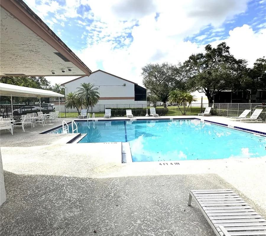 4220 SW 71st Way, Davie FL 33314