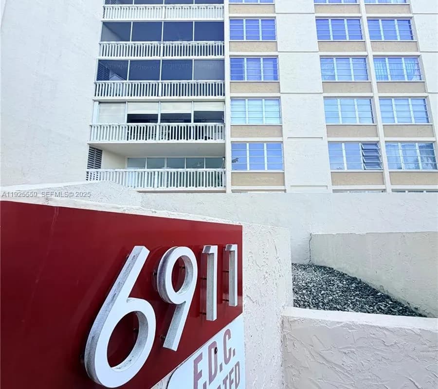 6911 Environ Blvd # 1M, Lauderhill FL 33319